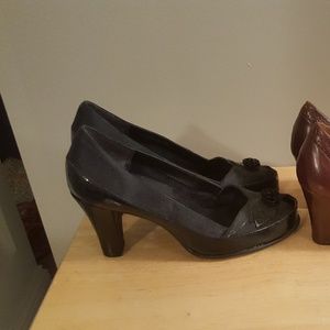 Satin and leather peeptoe pumps!